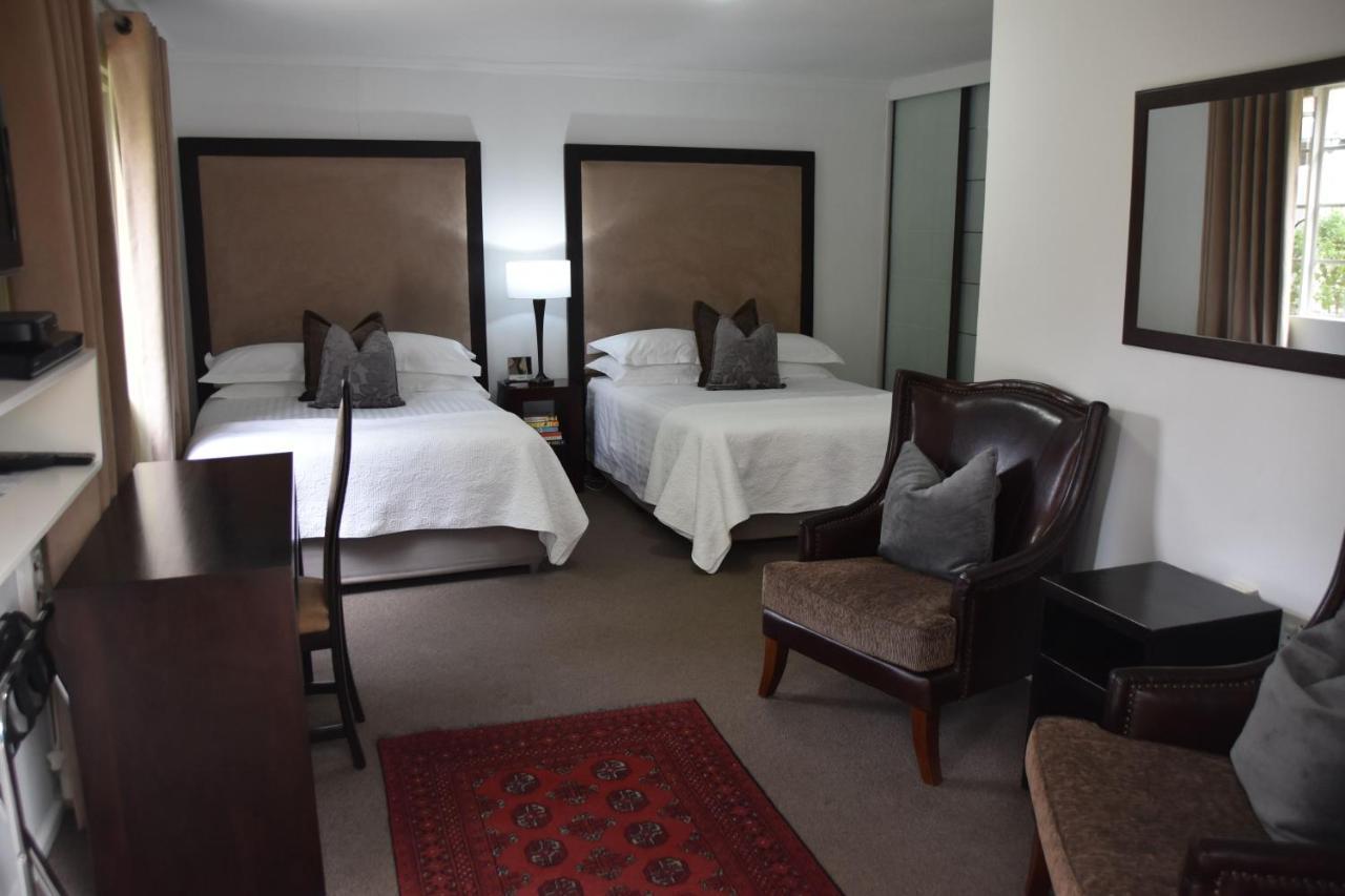Rosebank Lodge Guesthouse By Claires Johannesburg Esterno foto