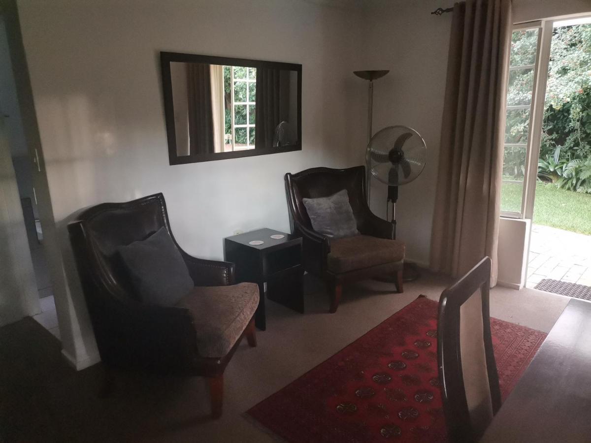 Rosebank Lodge Guesthouse By Claires Johannesburg Esterno foto