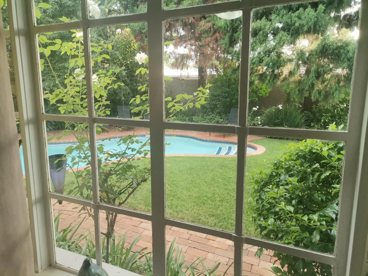 Rosebank Lodge Guesthouse By Claires Johannesburg Esterno foto