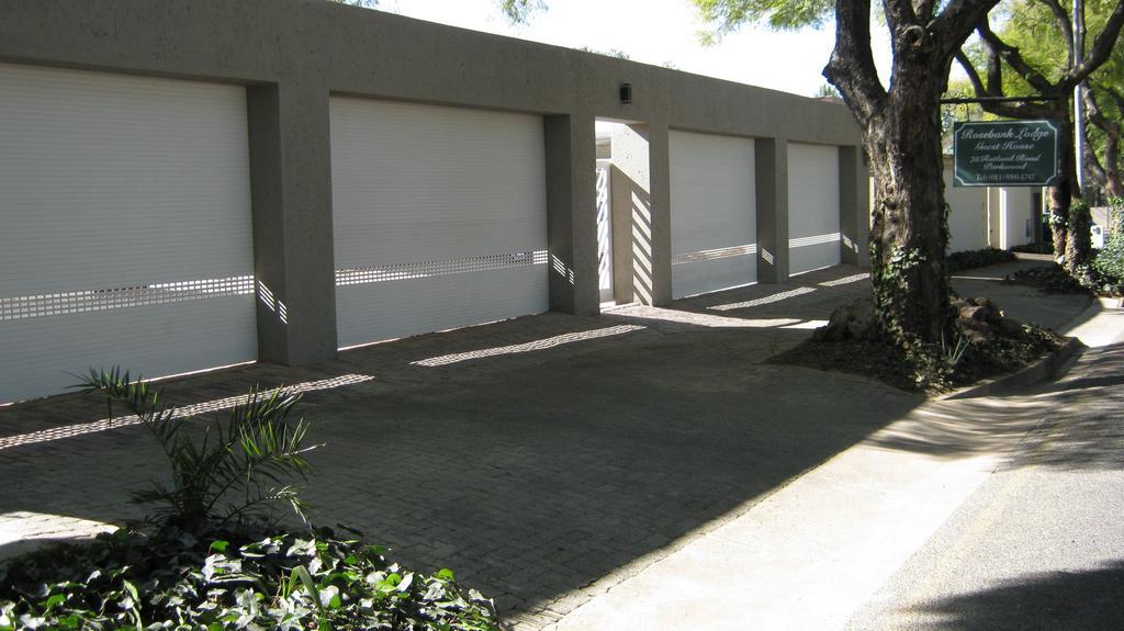 Rosebank Lodge Guesthouse By Claires Johannesburg Esterno foto