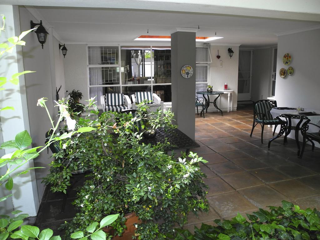 Rosebank Lodge Guesthouse By Claires Johannesburg Esterno foto