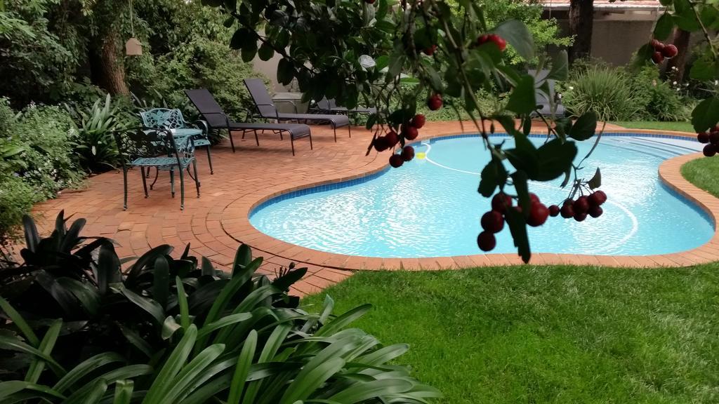 Rosebank Lodge Guesthouse By Claires Johannesburg Esterno foto