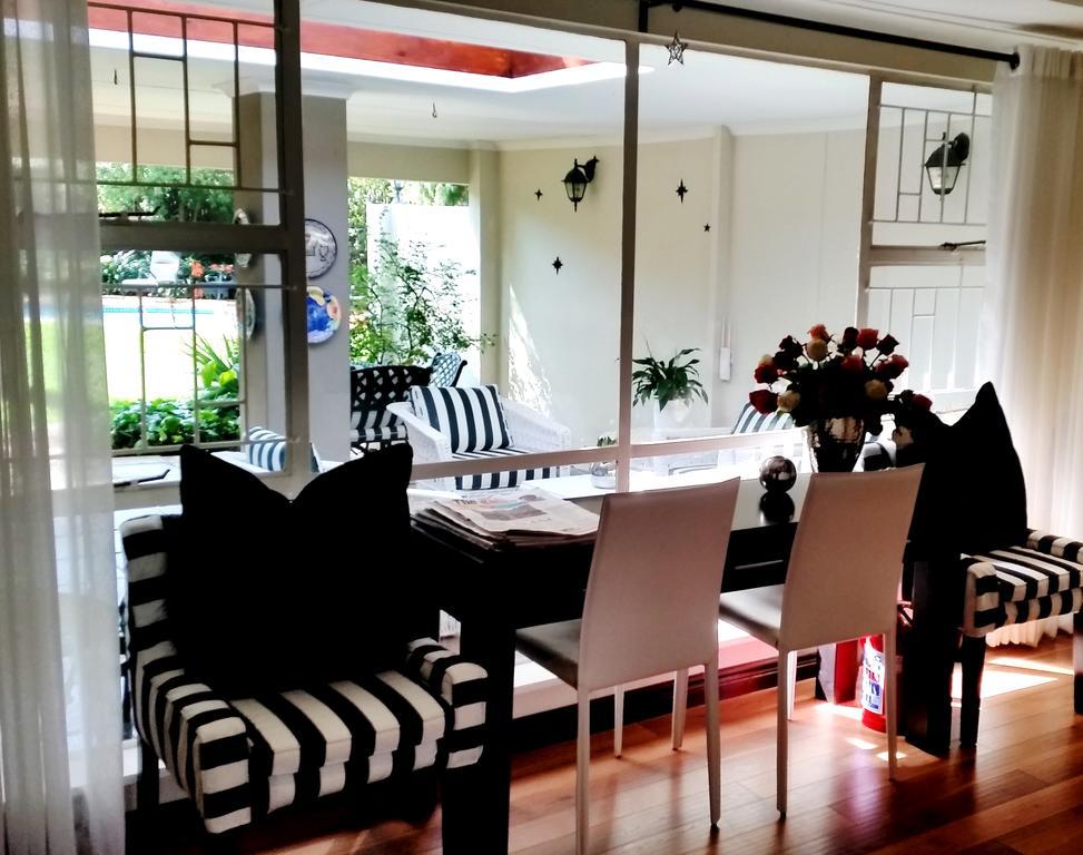 Rosebank Lodge Guesthouse By Claires Johannesburg Esterno foto