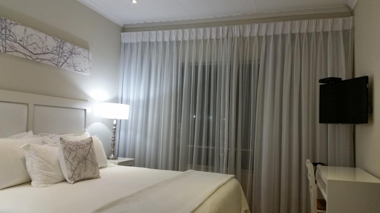 Rosebank Lodge Guesthouse By Claires Johannesburg Esterno foto