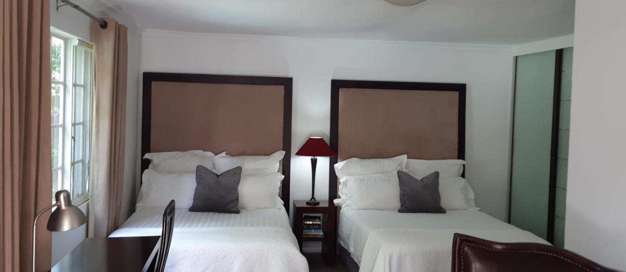 Rosebank Lodge Guesthouse By Claires Johannesburg Esterno foto