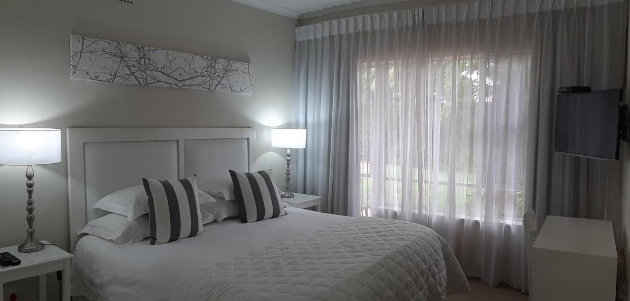 Rosebank Lodge Guesthouse By Claires Johannesburg Esterno foto